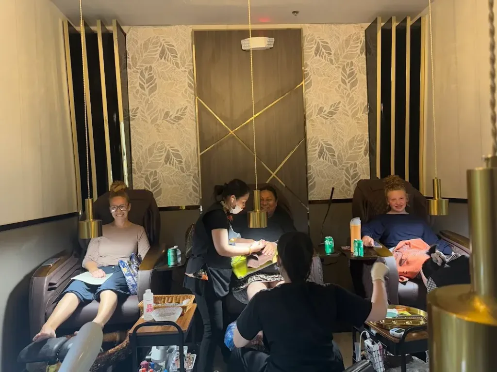 United Lashes & Nails Bar — Nail salon in Tacoma